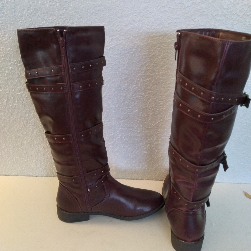 Boots - Picture 2 of 5